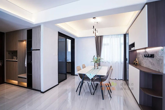 98㎡三居，現(xiàn)代風(fēng)設(shè)計(jì)搭配實(shí)用原木軟裝，打造寬松且舒適的家